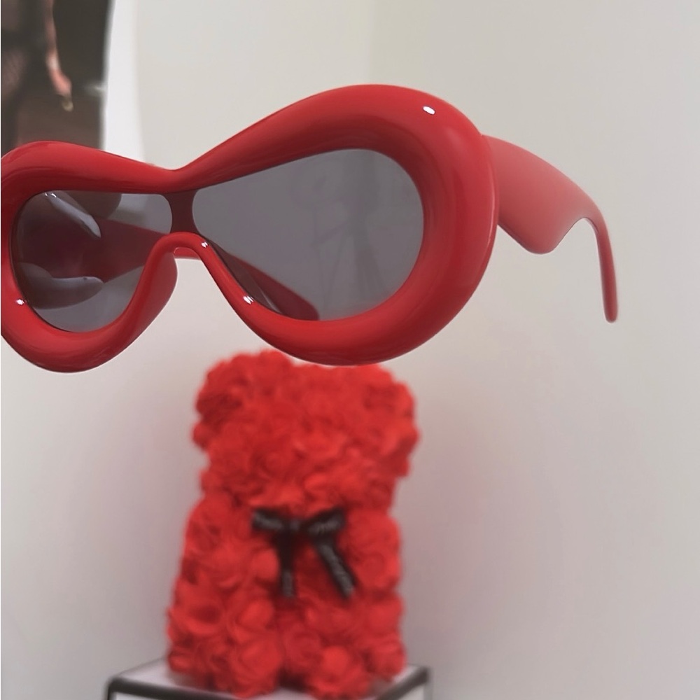 RED IT GIRL SHADES / SUNGLASSES